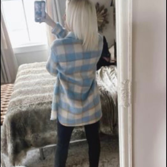 Women’ Shacket - Picture 2 of 3